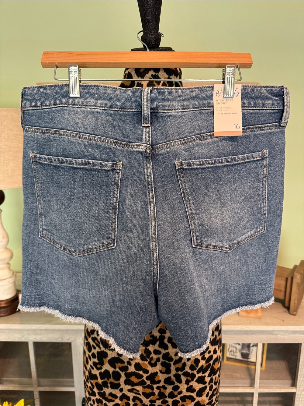 Wonderly Denim Fringe Hem Shorts - Lt Blue NWT Sz 16 - Picture 3 of 8